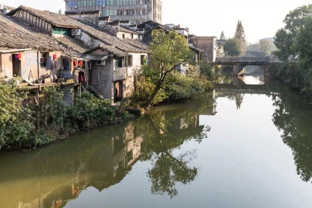经济持续回升释放利好，怪兽充电受消费提振业绩回暖